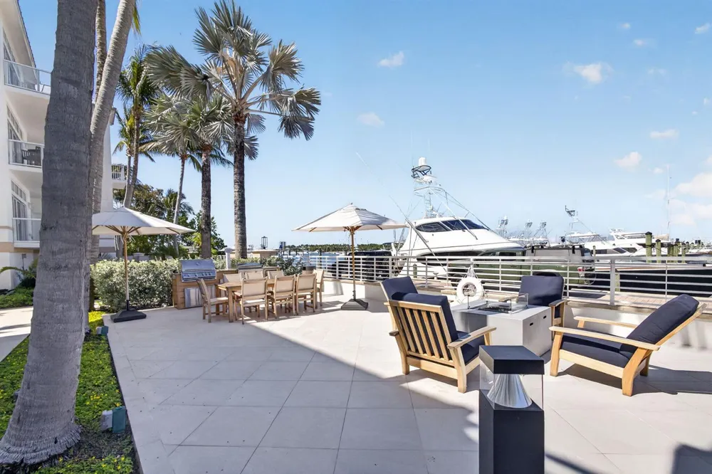 182 Lake Drive #5-301 Palm Beach Shores, FL 33404