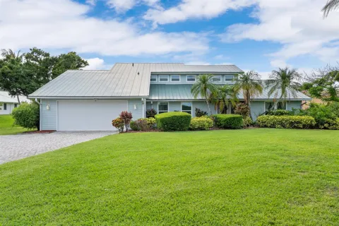 2415 NW Cove View