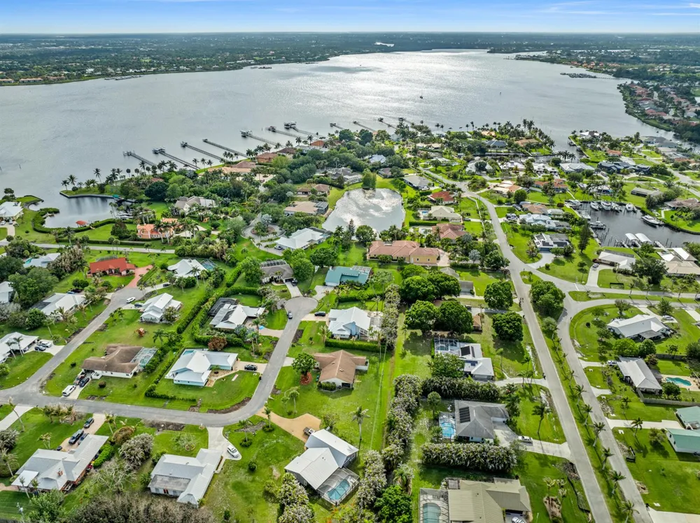 2415 NW Cove View Stuart, FL 34994