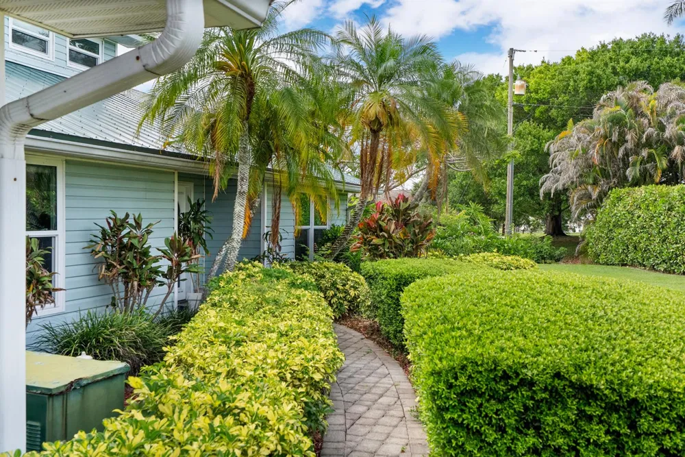 2415 NW Cove View Stuart, FL 34994