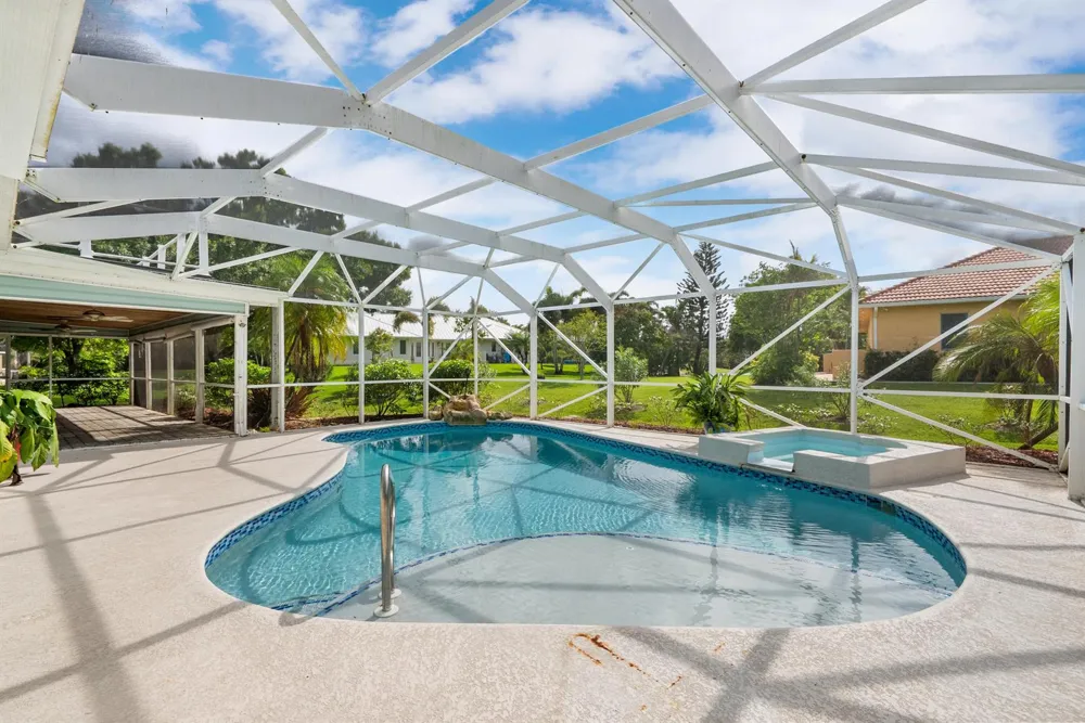 2415 NW Cove View Stuart, FL 34994