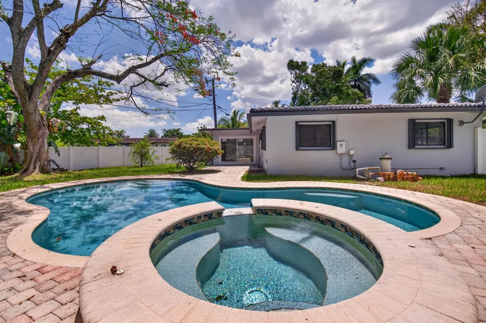 2740 NW 9th Lane Wilton Manors, FL 33311