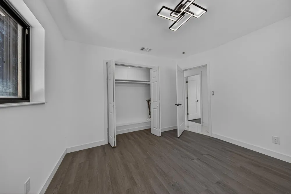 2740 NW 9th Lane Wilton Manors, FL 33311