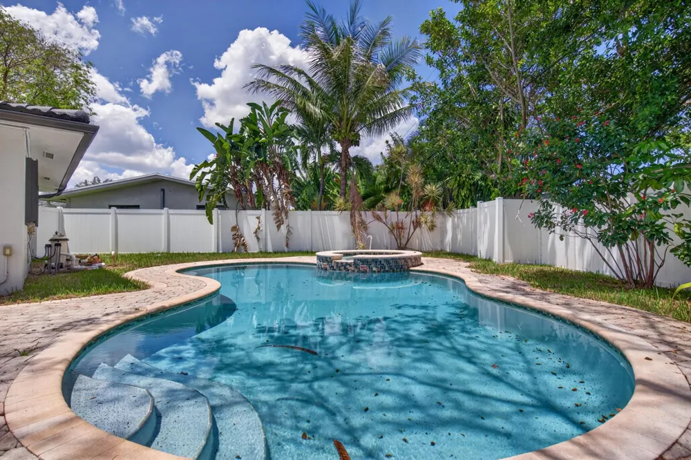 2740 NW 9th Lane Wilton Manors, FL 33311