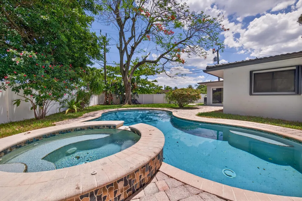 2740 NW 9th Lane Wilton Manors, FL 33311