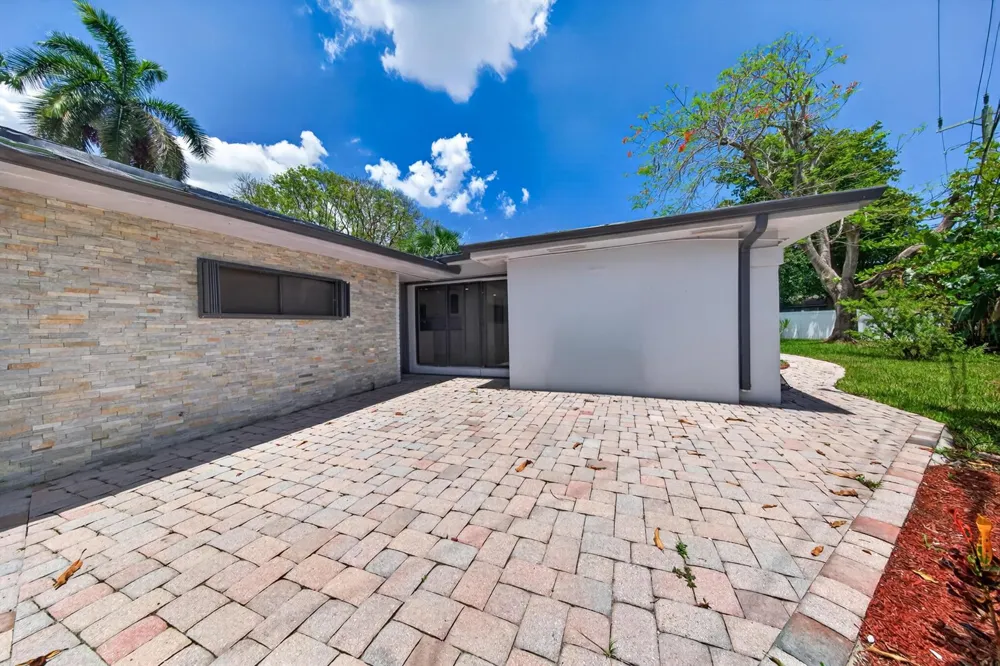2740 NW 9th Lane Wilton Manors, FL 33311