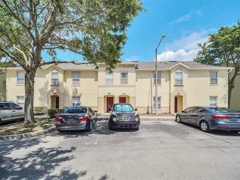 2749 Club Cortile Circle
