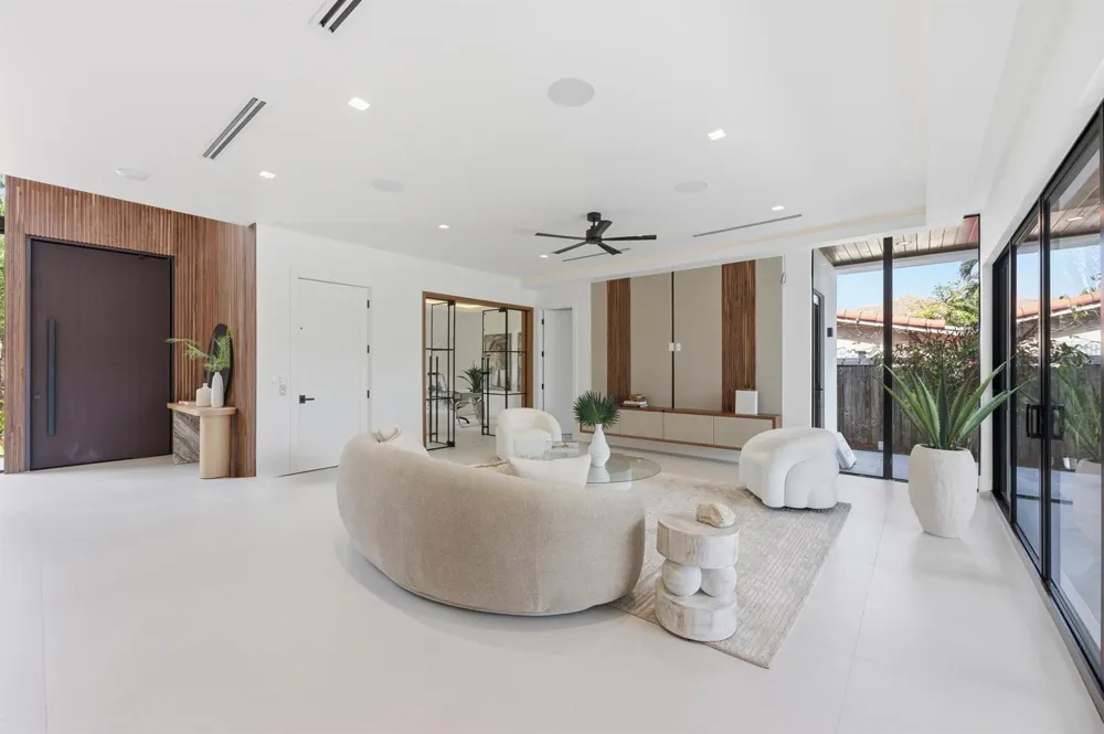 2360 NE 49th Street Lighthouse Point, FL 33064