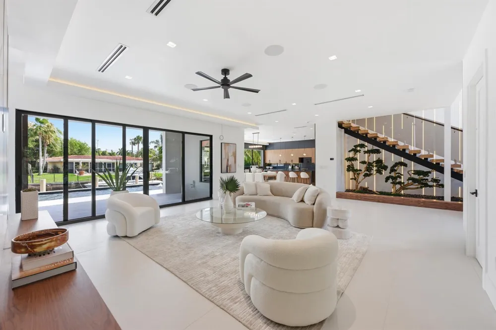 2360 NE 49th Street Lighthouse Point, FL 33064