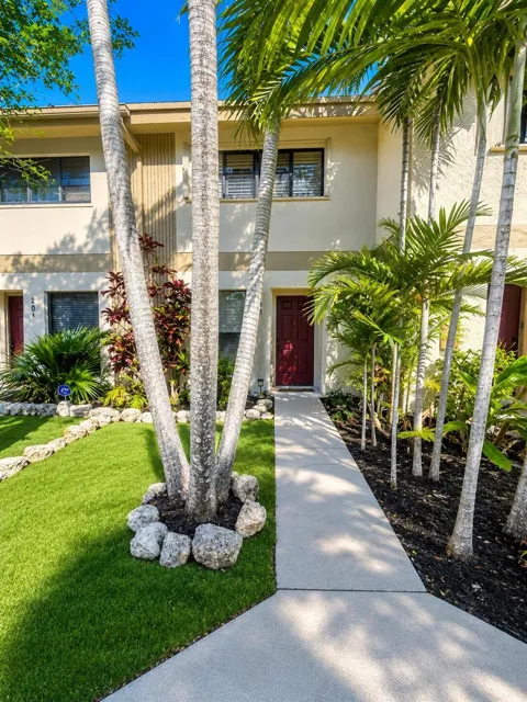 3062 S Oakland Forest Drive #203