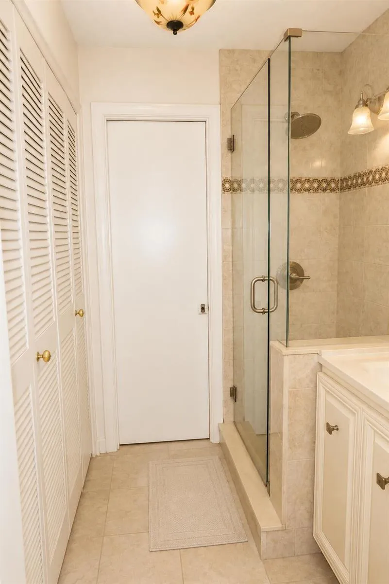 3062 S Oakland Forest Drive #203 Oakland Park, FL 33309