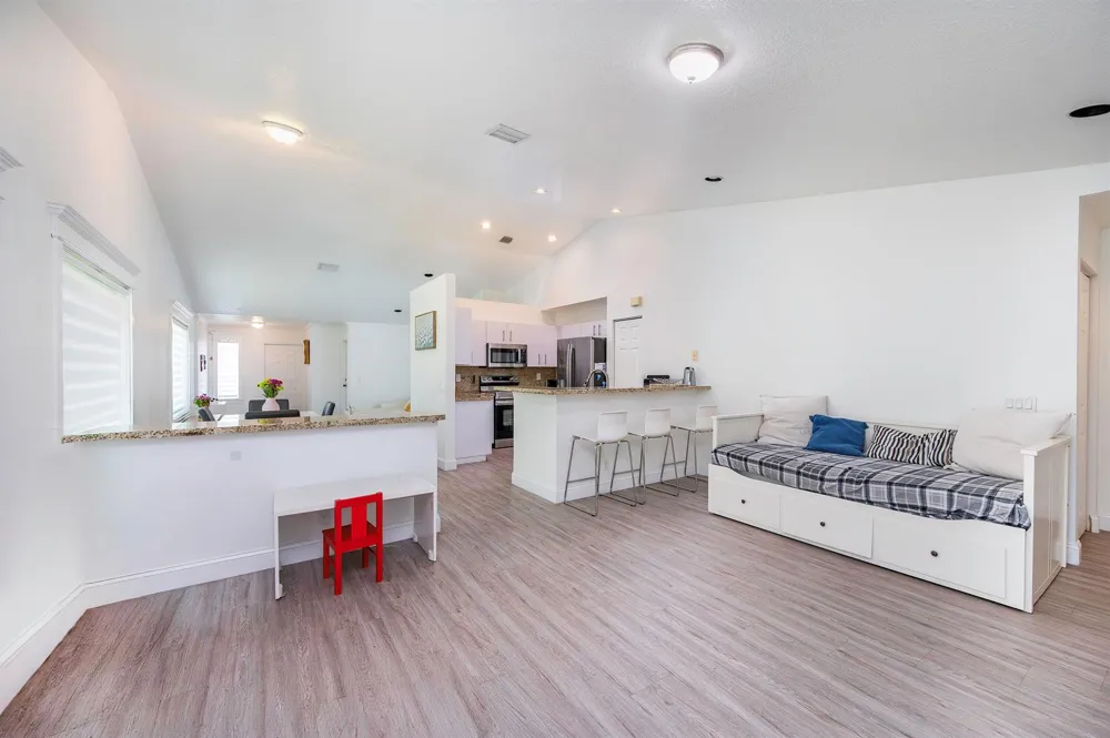 1252 Sabal Trail Weston, FL 33327