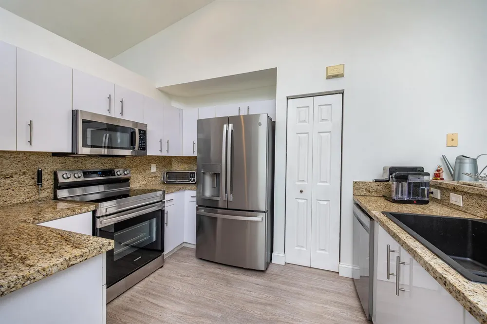 1252 Sabal Trail Weston, FL 33327