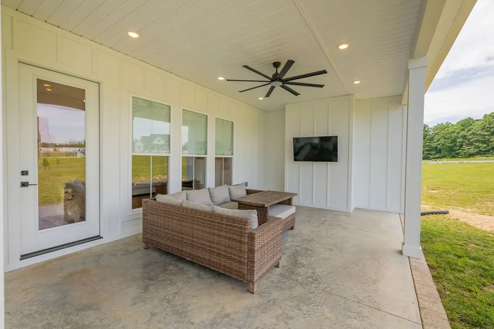 134 Hurst Dr Leoma, TN 38468
