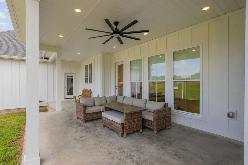 134 Hurst Dr Leoma, TN 38468