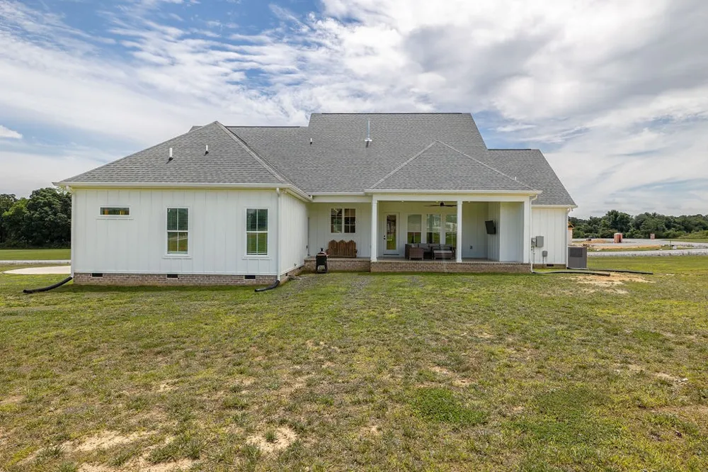 134 Hurst Dr Leoma, TN 38468