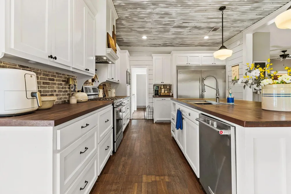 1699 Old Woodville Road Livingston, TX 77351