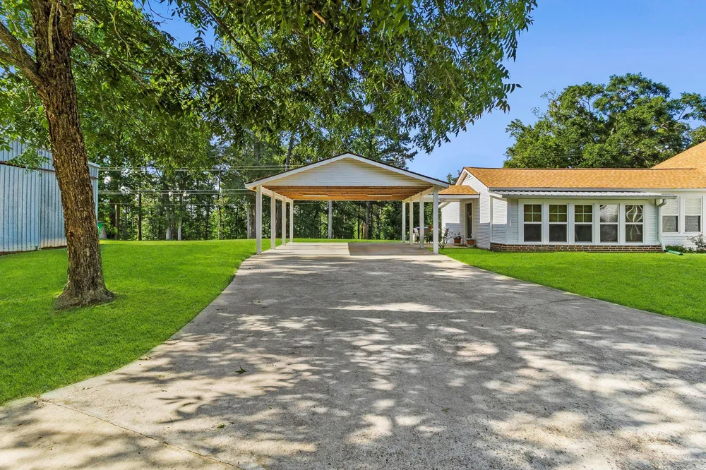 1699 Old Woodville Road Livingston, TX 77351