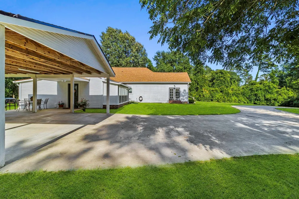 1699 Old Woodville Road Livingston, TX 77351