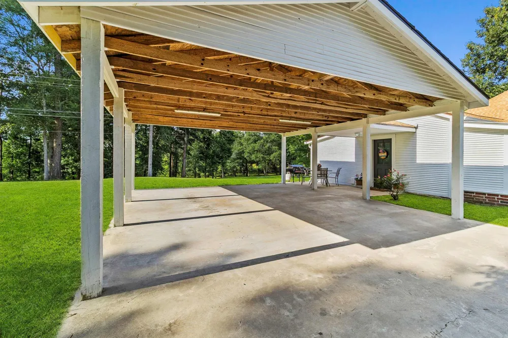 1699 Old Woodville Road Livingston, TX 77351