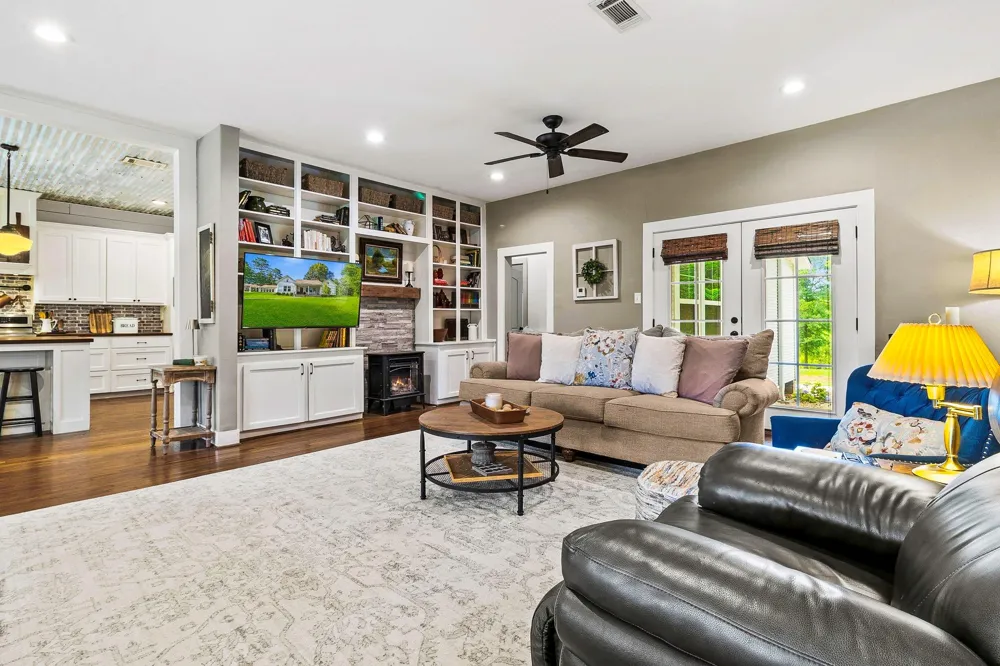 1699 Old Woodville Road Livingston, TX 77351