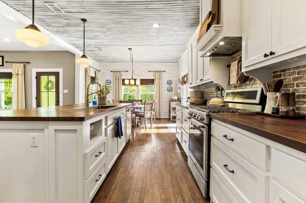 1699 Old Woodville Road Livingston, TX 77351