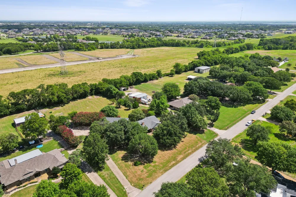 10 Chisholm Trail Lucas, TX 75002