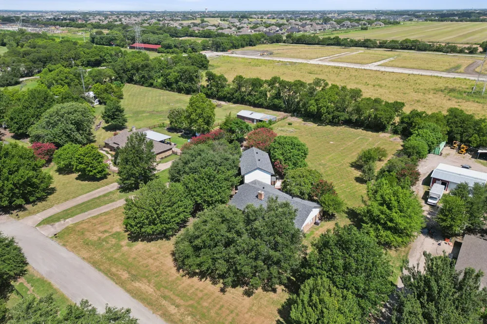 10 Chisholm Trail Lucas, TX 75002
