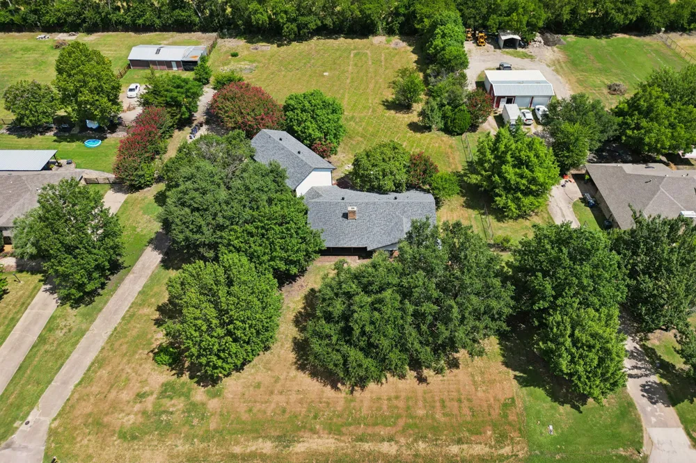 10 Chisholm Trail Lucas, TX 75002
