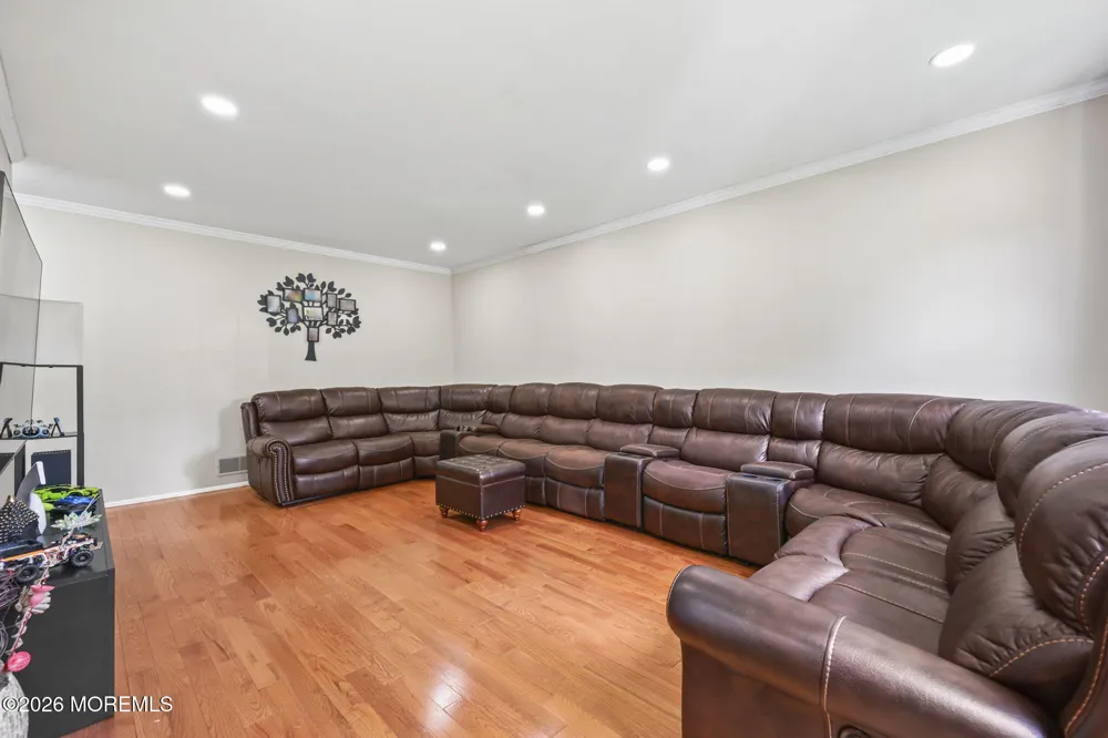 78 Henderson Road Kendall Park, NJ 08824