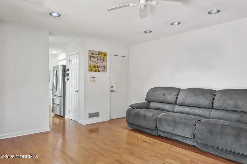 78 Henderson Road Kendall Park, NJ 08824