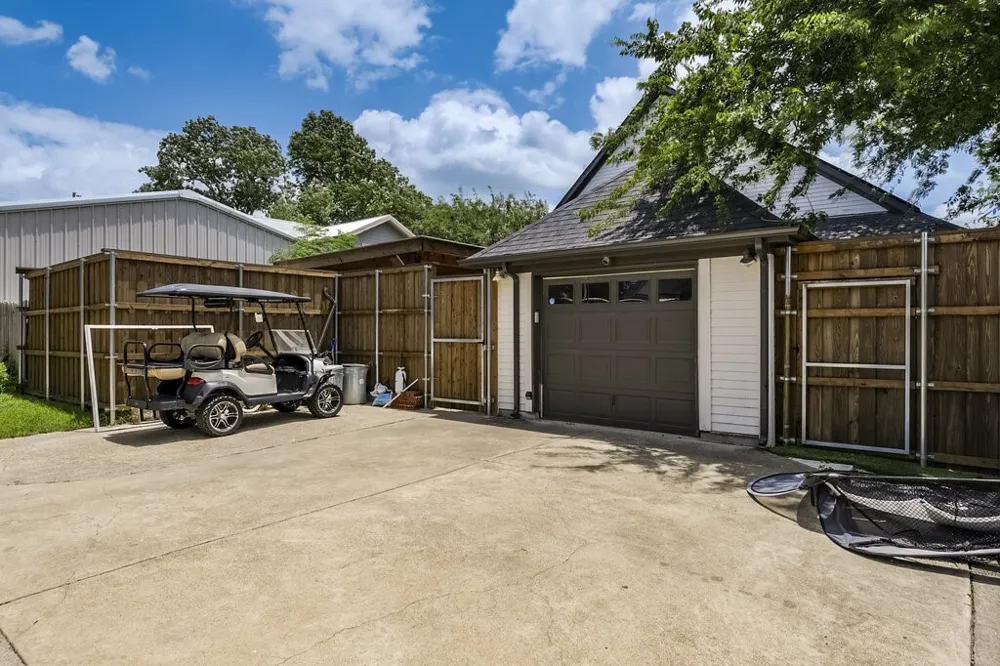 406 Commerce Street Maypearl, TX 76064