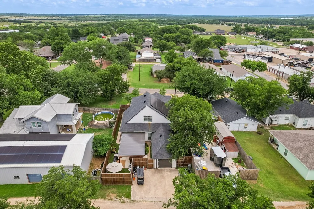 406 Commerce Street Maypearl, TX 76064