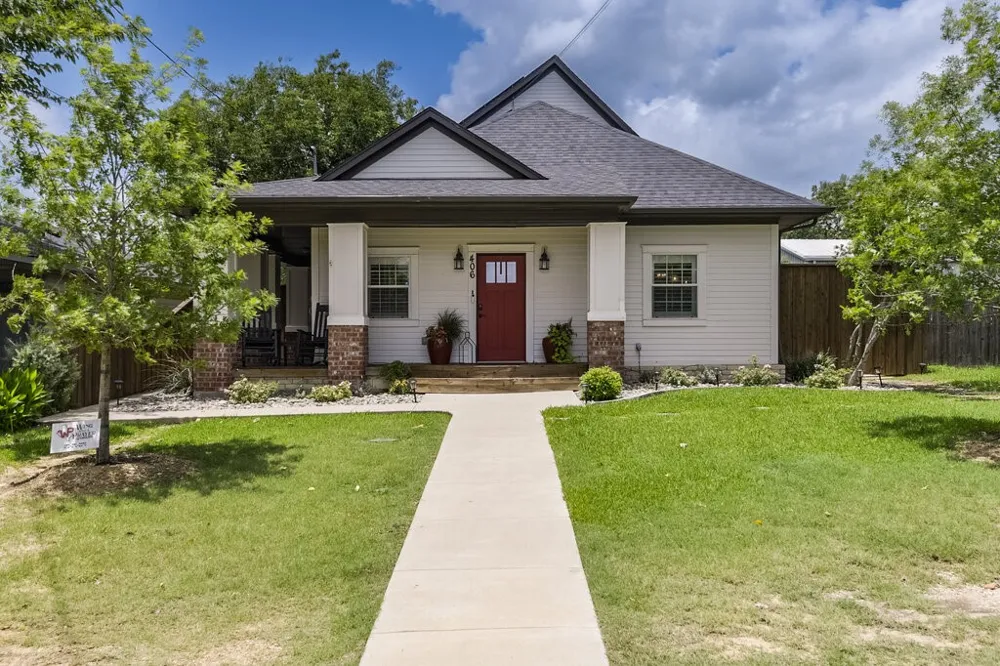 406 Commerce Street Maypearl, TX 76064