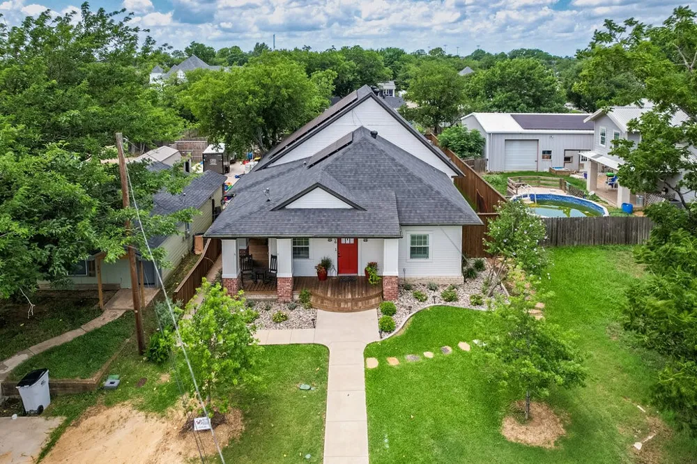 406 Commerce Street Maypearl, TX 76064