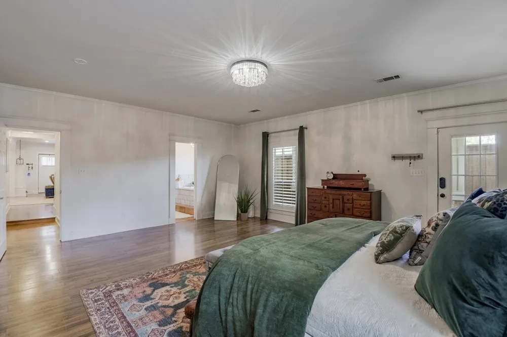 406 Commerce Street Maypearl, TX 76064