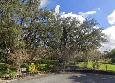 FAIRWAY DRIVE