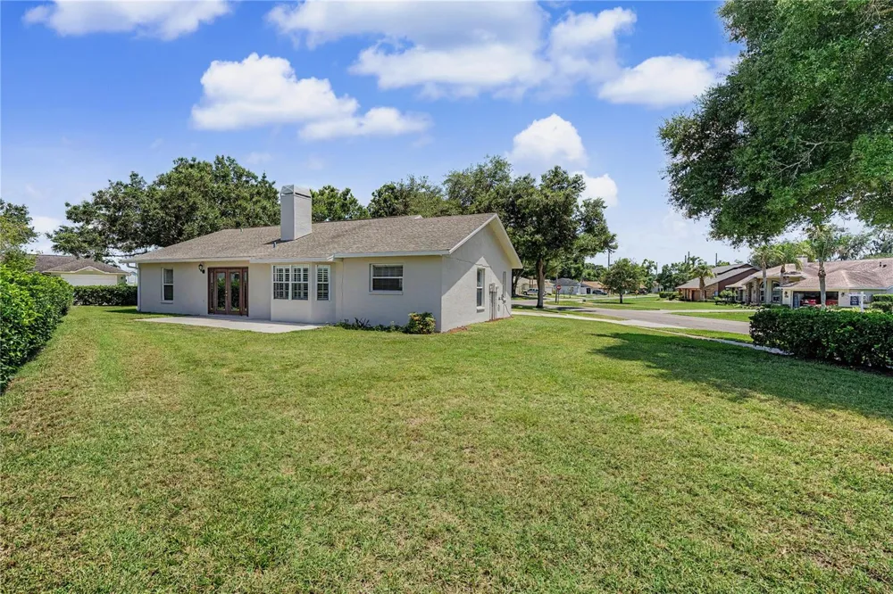 6208 HUNTINGTON DRIVE Zephyrhills, FL 33542