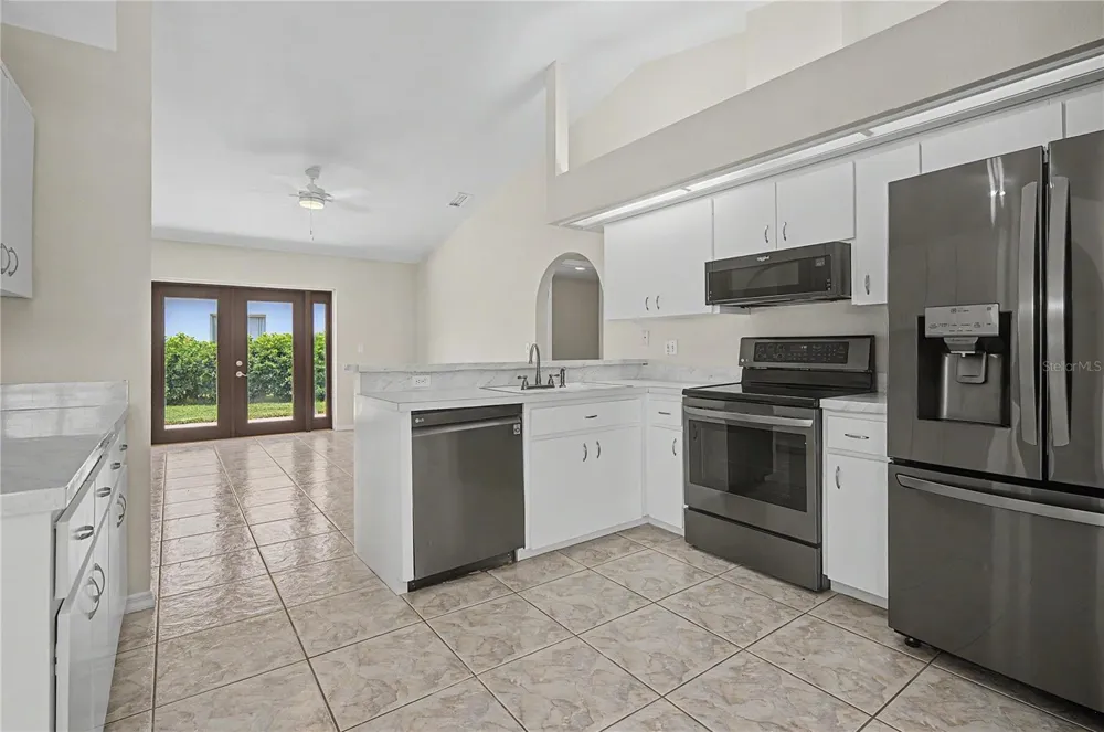 6208 HUNTINGTON DRIVE Zephyrhills, FL 33542