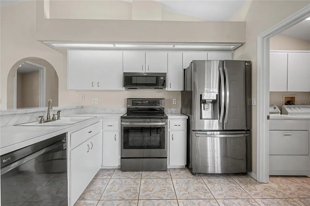 6208 HUNTINGTON DRIVE Zephyrhills, FL 33542