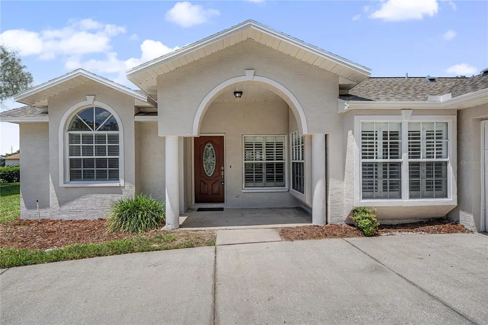 6208 HUNTINGTON DRIVE Zephyrhills, FL 33542