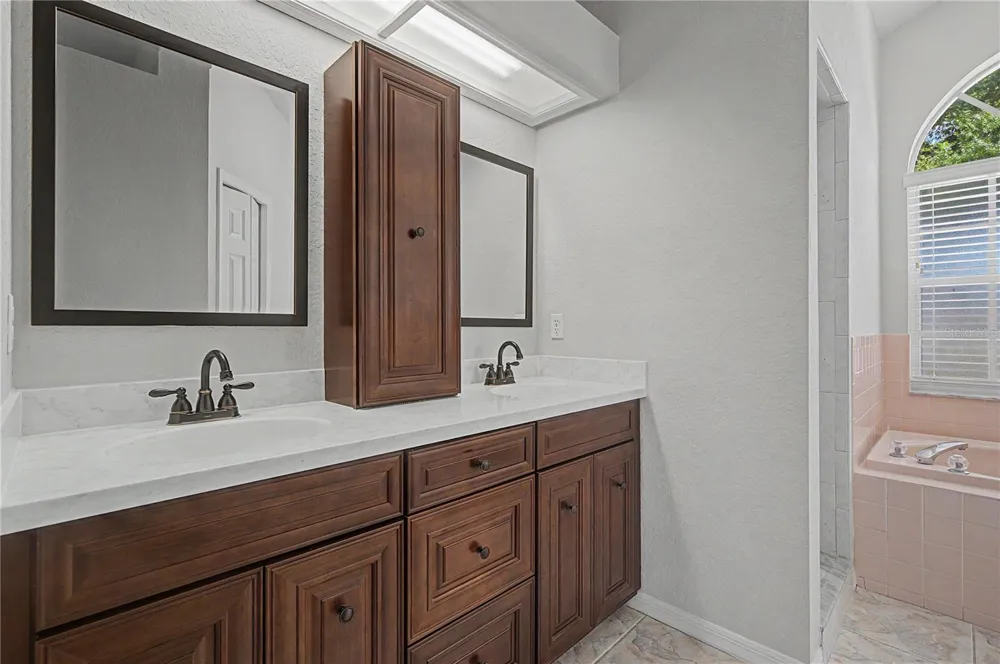 6208 HUNTINGTON DRIVE Zephyrhills, FL 33542