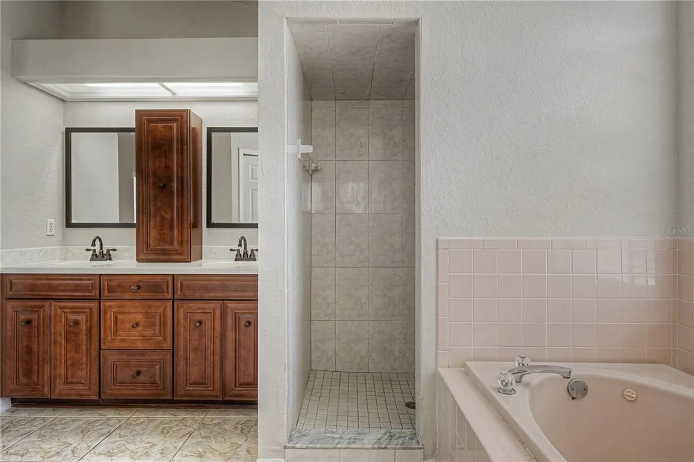 6208 HUNTINGTON DRIVE Zephyrhills, FL 33542