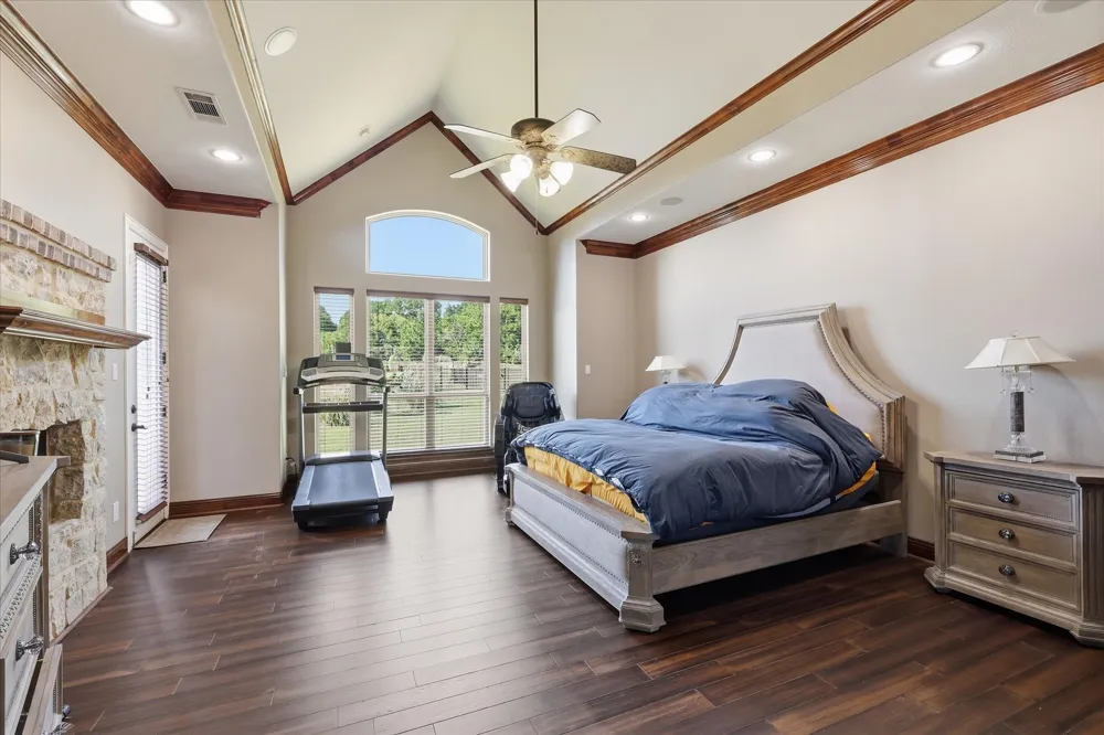 2056 Willow Bend Drive Oak Leaf, TX 75154