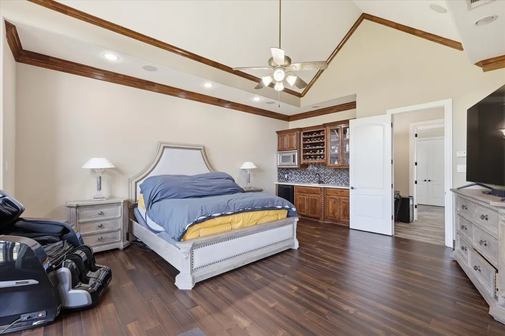 2056 Willow Bend Drive Oak Leaf, TX 75154