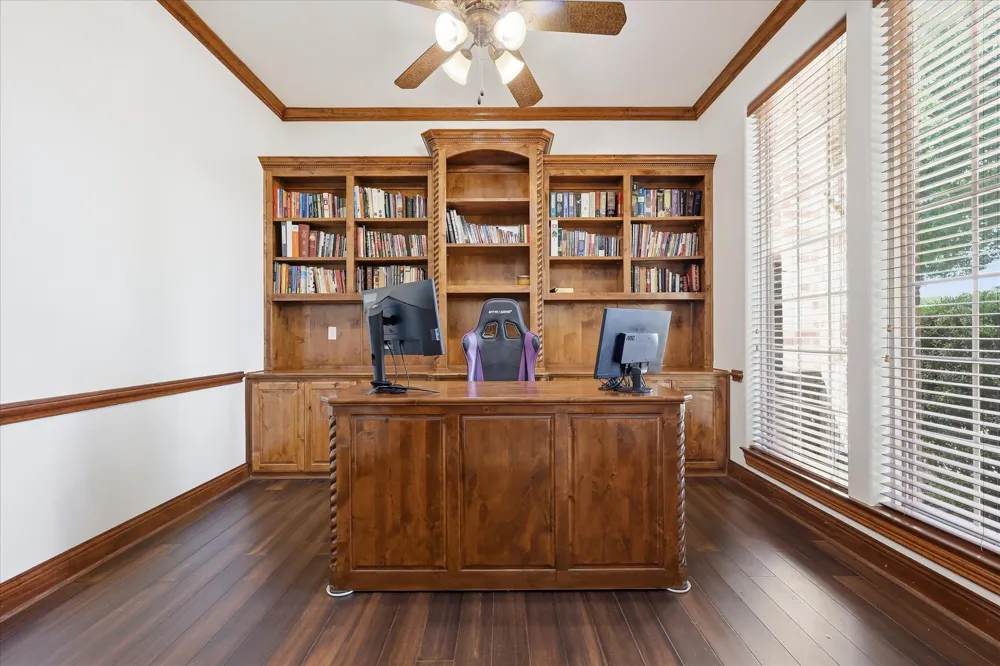 2056 Willow Bend Drive Oak Leaf, TX 75154