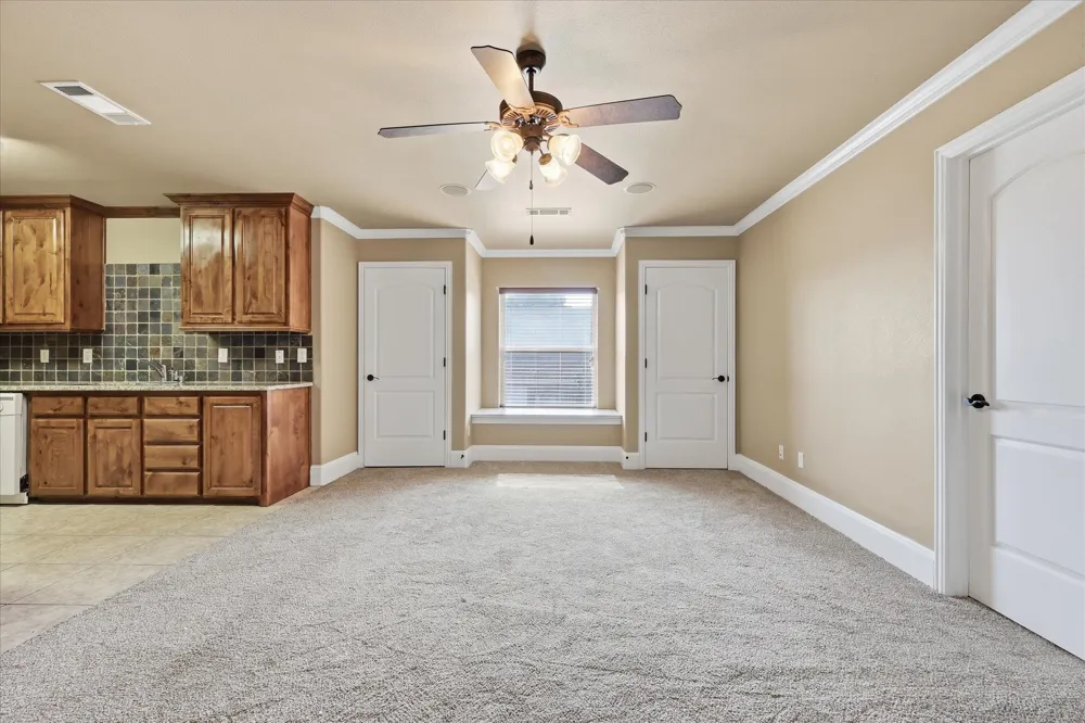 2056 Willow Bend Drive Oak Leaf, TX 75154