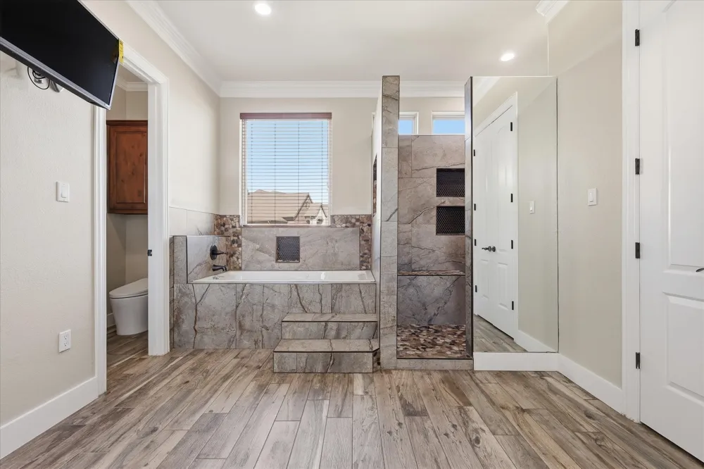 2056 Willow Bend Drive Oak Leaf, TX 75154