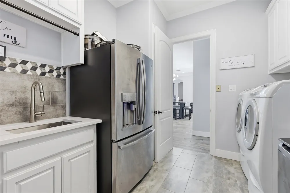2056 Willow Bend Drive Oak Leaf, TX 75154