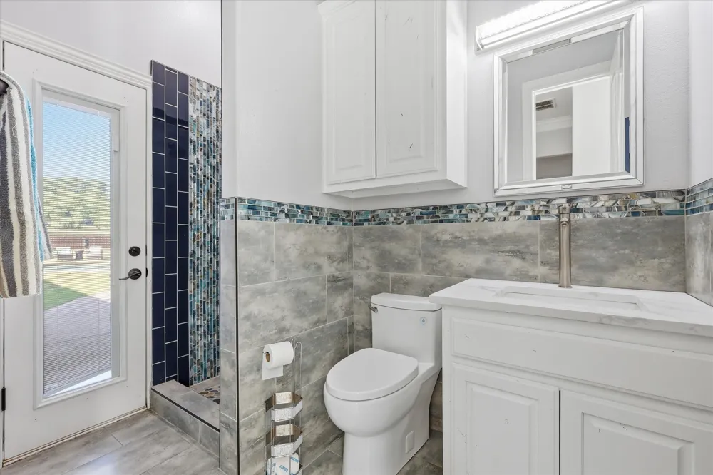 2056 Willow Bend Drive Oak Leaf, TX 75154